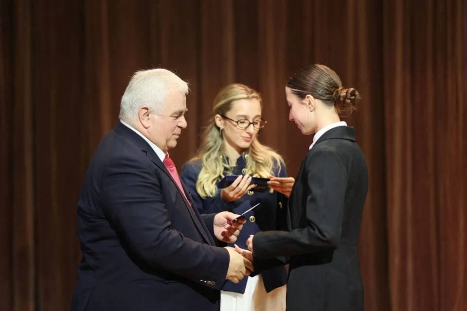 🎓 В МГИМО состоялась торжественная церемония вручения студенческих билетов первокурсникам ФУП